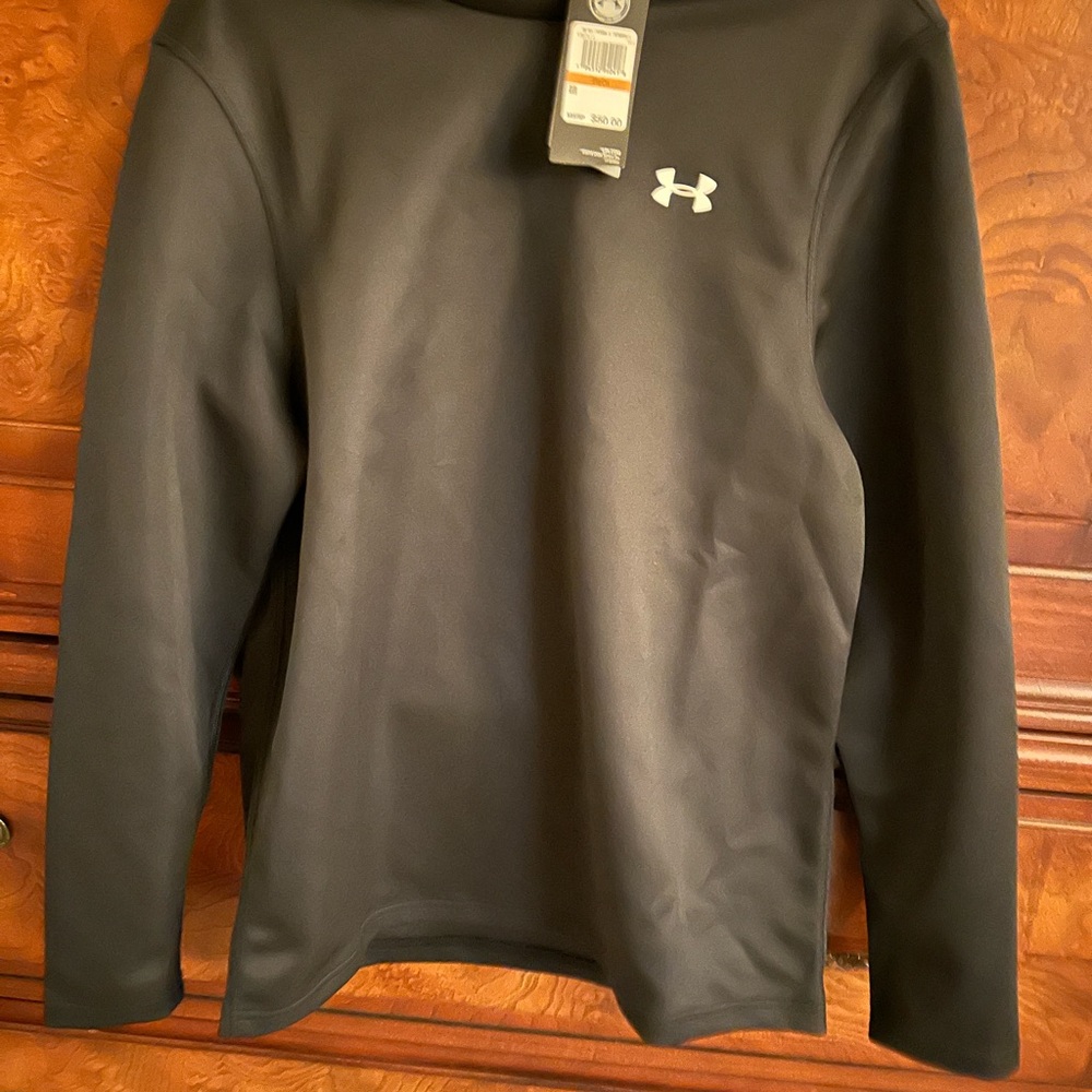 NWT Under Armour Pullover. Size Small